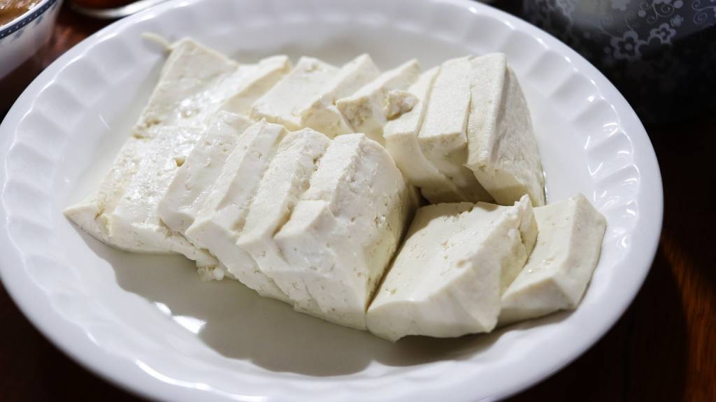 Qu'est-ce que le tofu : tout savoir sur cet ingrédient polyvalent